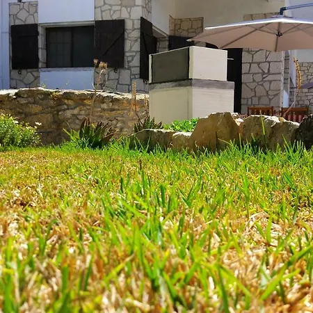 Louro's - 12130al Kır Evi